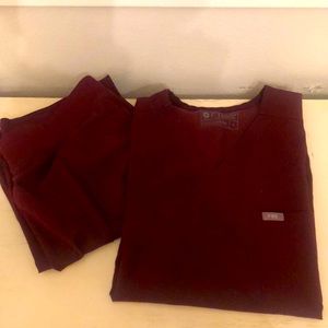 Figs scrubs set women maroon small